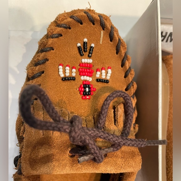 NIB Minnetonka Brown Suede Beaded Fringe  Soft Moccasin, big girl size 2 - Picture 4 of 8